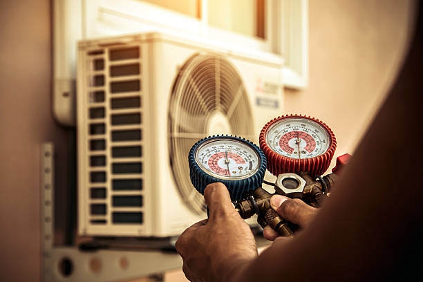 Professional Hvac technician working in Georgetown, TX